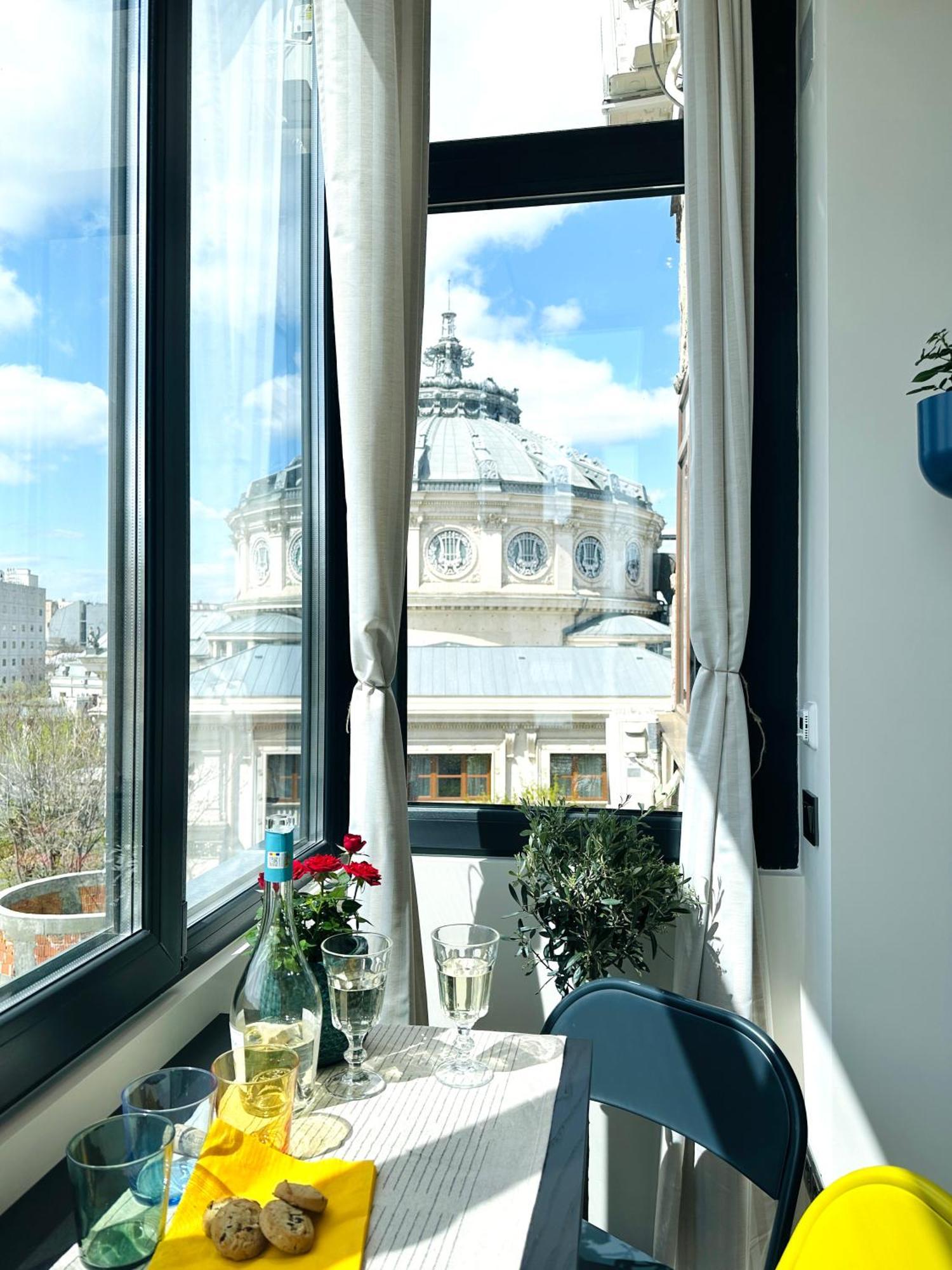 Harmony - Elegant Escape Near Ateneu Apartment *
