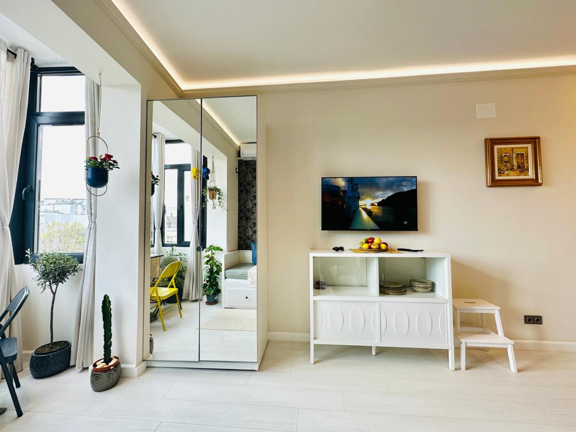 Appartamento Harmony - Elegant Escape Near Ateneu