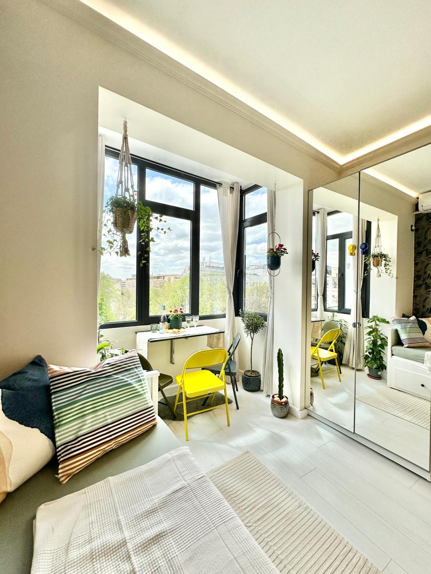 Appartamento Harmony - Elegant Escape Near Ateneu